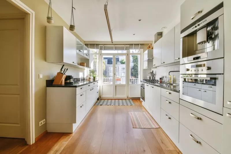 pros and cons of lvt flooring